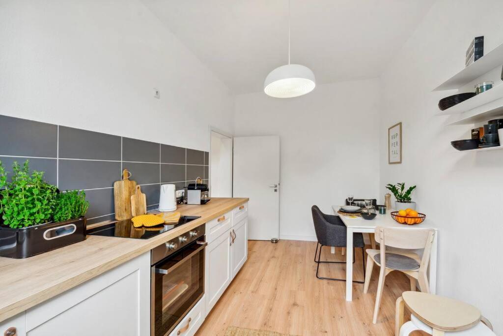 Wuppertaler Altbau-Traum Gutenberg - Naehe Dus & Dortmund & Koeln & Essen Lägenhet Exteriör bild